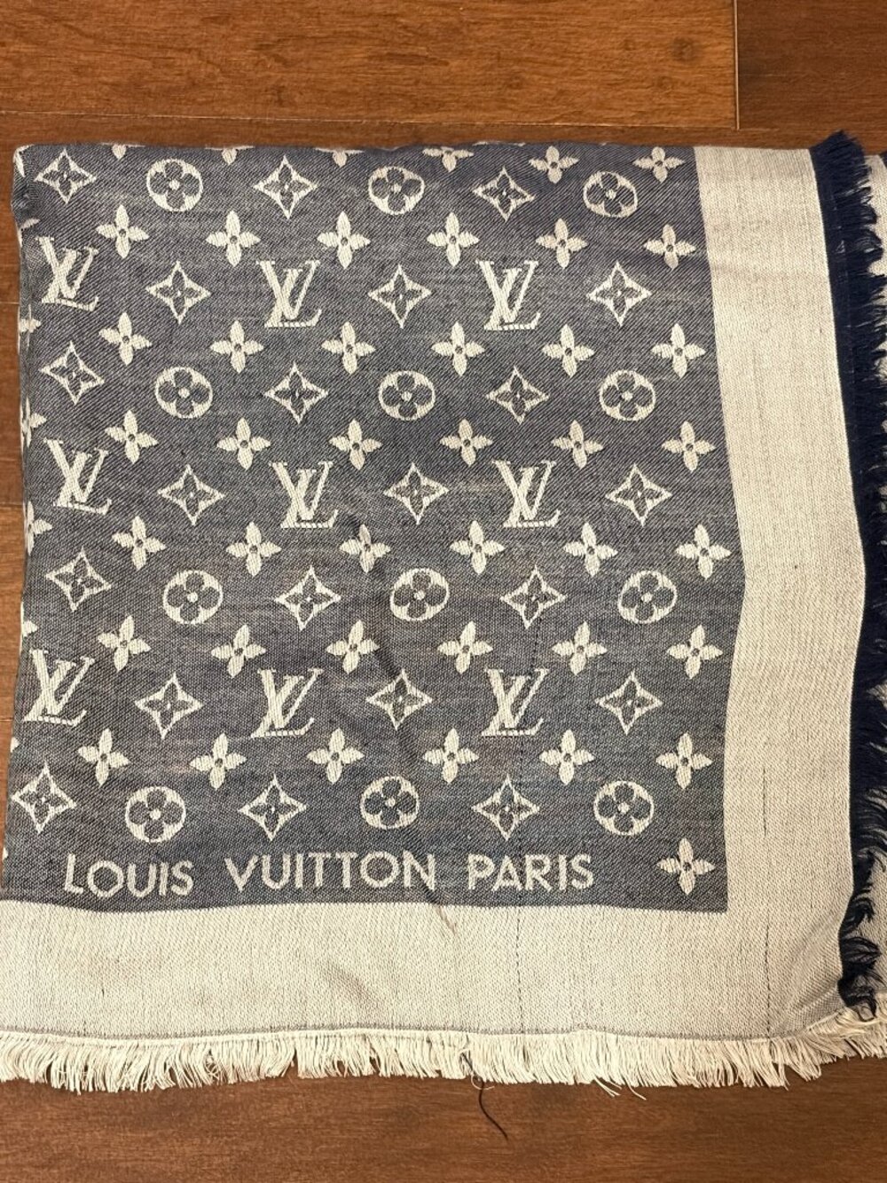 Louis Vuitton Authentic Monogram Silk Wool Shawl